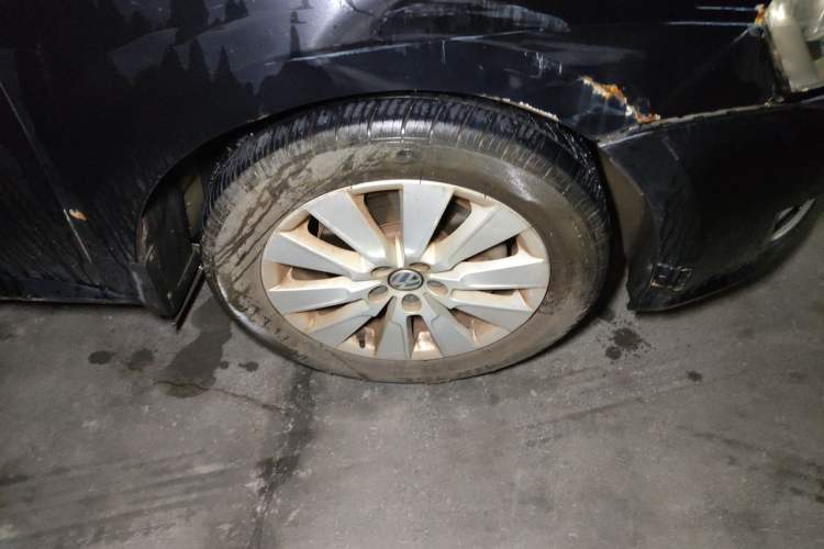 Used Volkswagen Lavida 2013 1.4TSI Manual Comfort Edition Right Front Wheel Hub