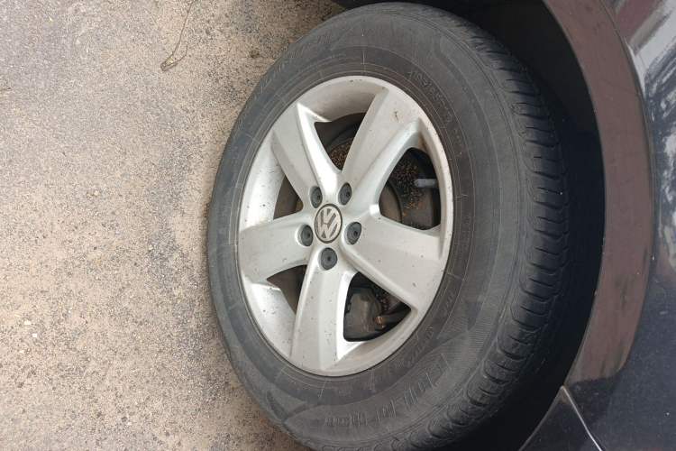 Used Volkswagen Lavida 2013 Classic 1.6L Manual Fashion Edition Right Front Wheel Hub