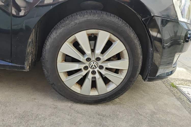 Used Volkswagen Lavida 2013 Restyled Classic 1.6L Automatic Comfort Edition Right Front Wheel Hub