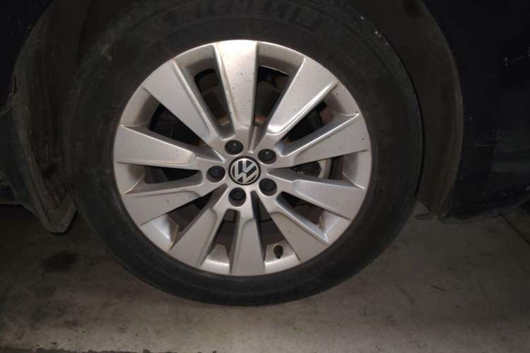 Used Volkswagen Lavida 2013 Restyled Classic 1.6L Automatic Comfort Edition Right Front Wheel Hub