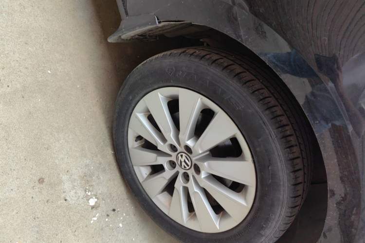 Used Volkswagen Lavida 2013 1.4TSI DSG Comfort Edition Right Front Wheel Hub