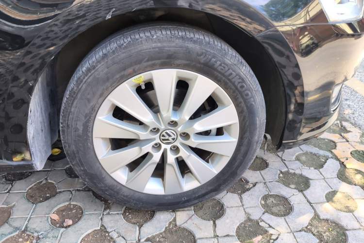 Used Volkswagen Lavida 2013 Restyled Classic 1.6L Automatic Comfort Edition Right Front Wheel Hub