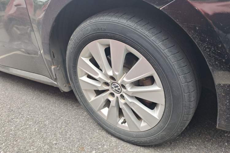 Used Volkswagen Lavida 2013 Restyled Classic 1.6L Automatic Comfort Edition Right Front Wheel Hub