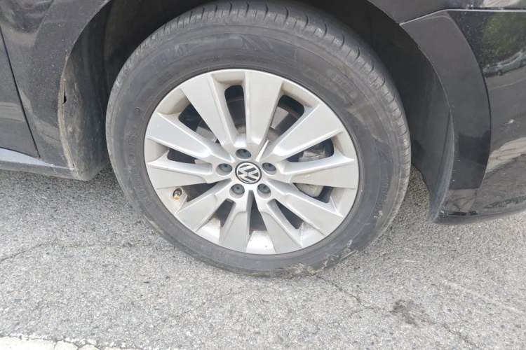 Used Volkswagen Lavida 2013 Restyled Classic 1.6L Automatic Comfort Edition Right Front Wheel Hub