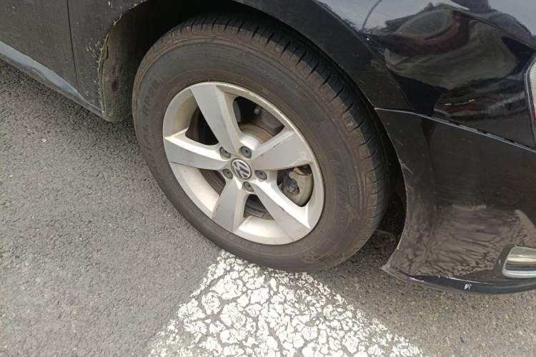 Used Volkswagen Lavida 2013 Revised Classic 1.6L Automatic Fashion Edition Right Front Wheel Hub