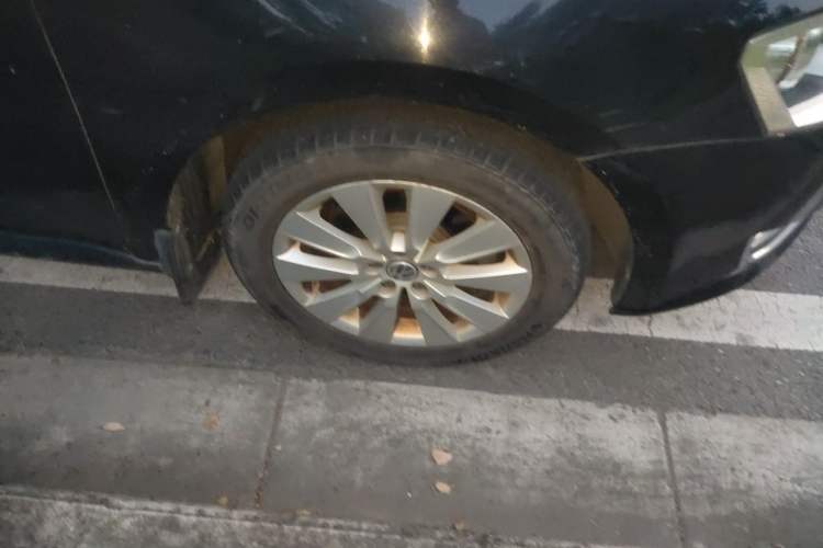 Used Volkswagen Lavida 2013 1.6L Manual Comfort Edition Right Front Wheel Hub