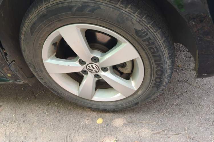 Used Volkswagen Lavida 2013 Revised Classic 1.6L Manual Fashion Edition Right Front Wheel Hub