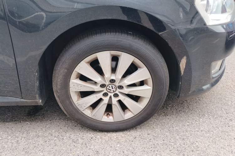 Used Volkswagen Lavida 2013 1.4TSI DSG Comfort Edition Right Front Wheel Hub