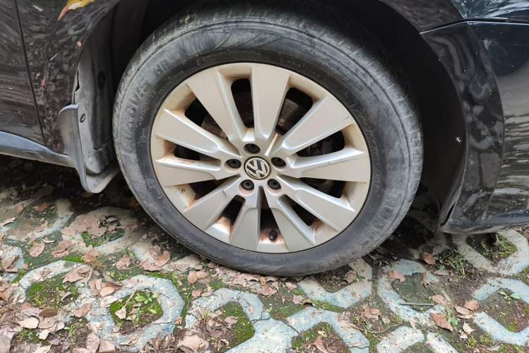 Used Volkswagen Lavida 2013 Revised Version 1.4 TSI DSG Comfort Edition Right Front Wheel Hub