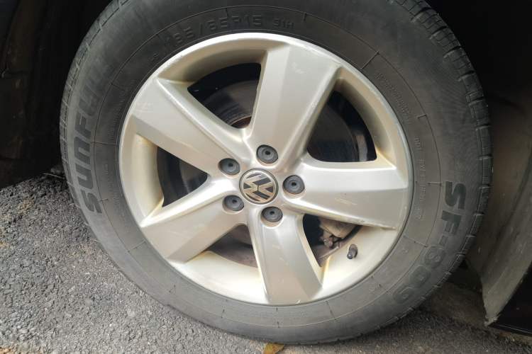Used Volkswagen Lavida 2013 Classic 1.6L Manual Fashion Edition Right Front Wheel Hub