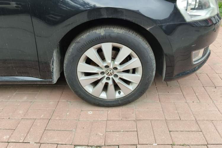 Used Volkswagen Lavida 2013 Restyled Classic 1.6L Automatic Comfort Edition Right Front Wheel Hub