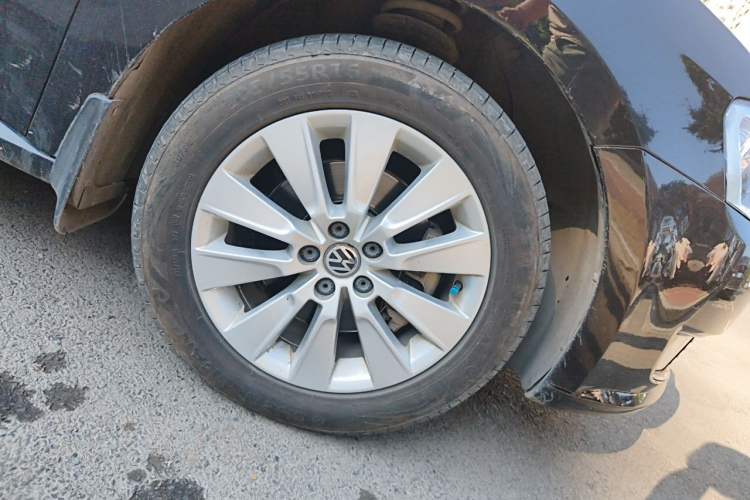 Used Volkswagen Lavida 2013 Revised Version 1.4 TSI DSG Comfort Edition Right Front Wheel Hub