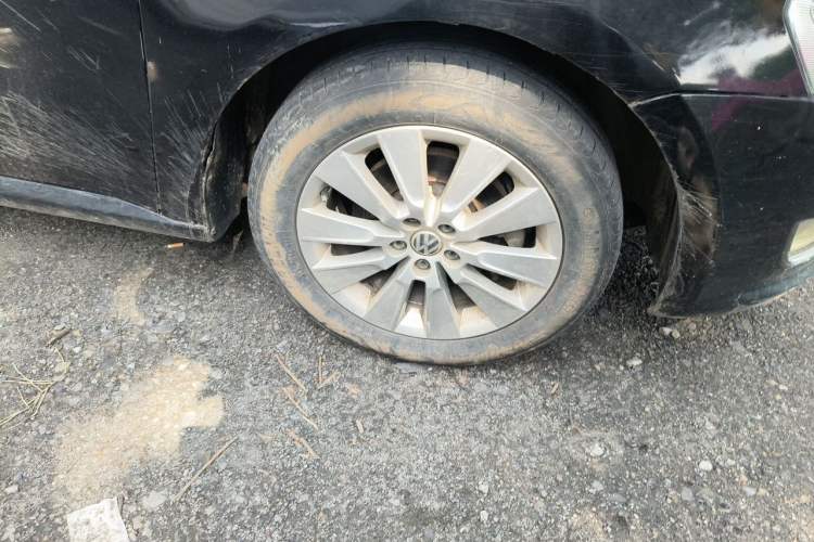 Used Volkswagen Lavida 2013 Restyled Classic 1.6L Automatic Comfort Edition Right Front Wheel Hub