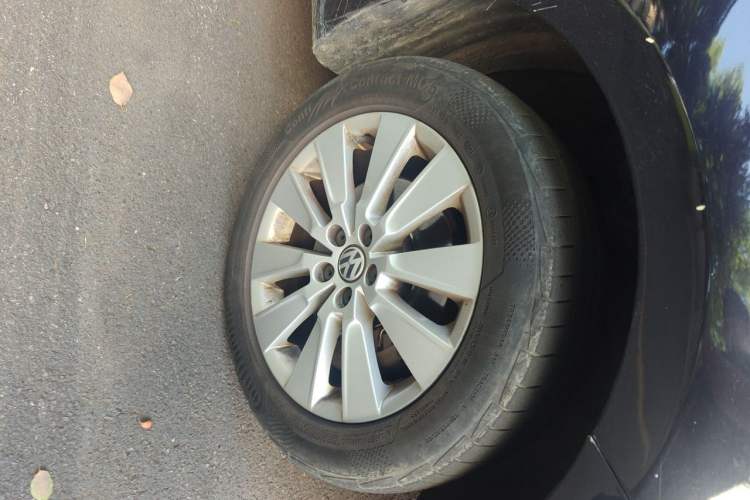 Used Volkswagen Lavida 2013 Revised Version 1.4 TSI DSG Comfort Edition Right Front Wheel Hub