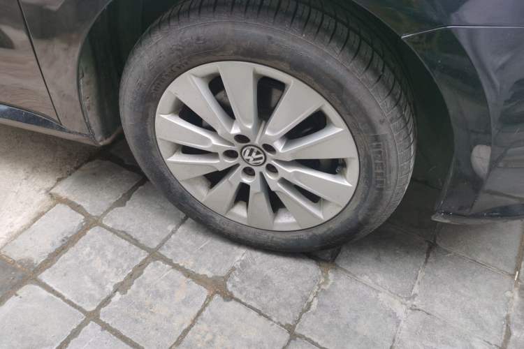 Used Volkswagen Lavida 2013 1.4TSI DSG Comfort Edition Right Front Wheel Hub