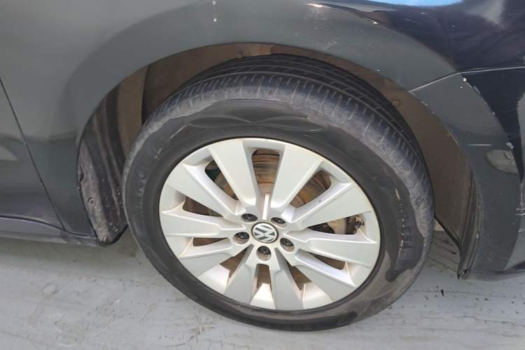 Used Volkswagen Lavida 2013 1.4TSI DSG Comfort Edition Right Front Wheel Hub