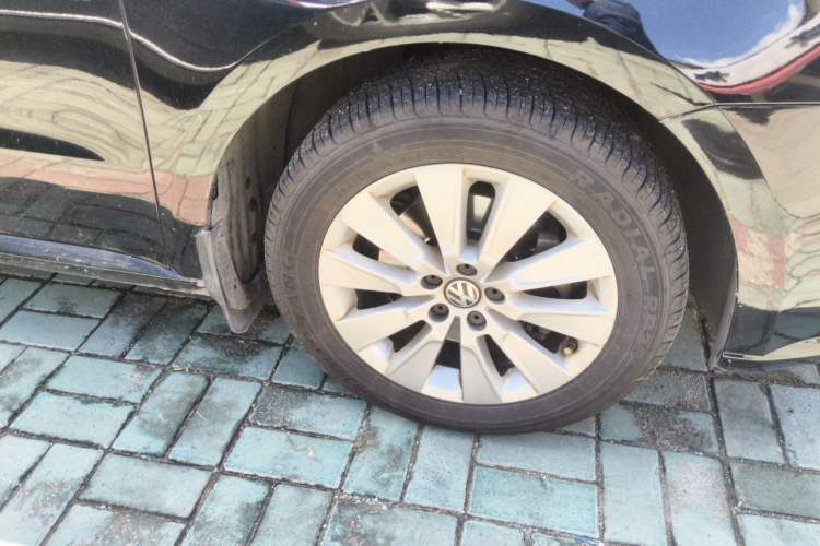 Used Volkswagen Lavida 2013 Revised Version 1.4 TSI DSG Comfort Edition Right Front Wheel Hub