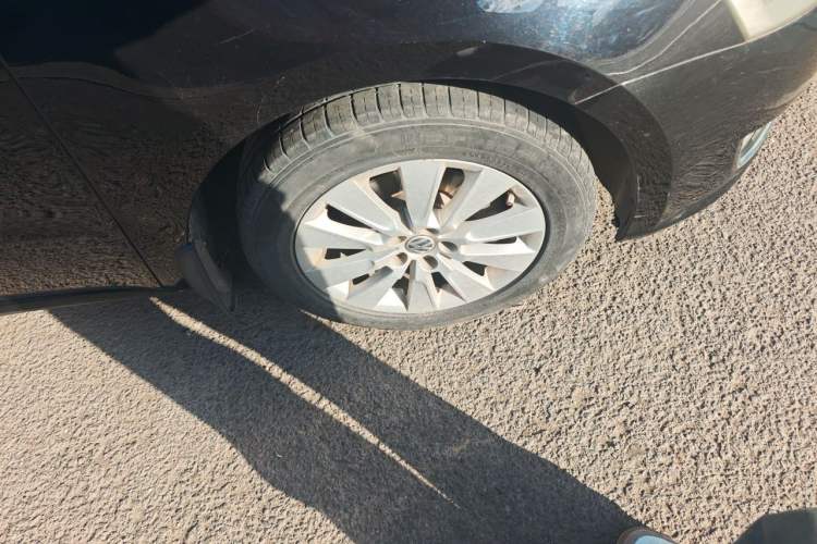 Used Volkswagen Lavida 2013 Restyled Classic 1.6L Manual Comfort Edition Right Front Wheel Hub