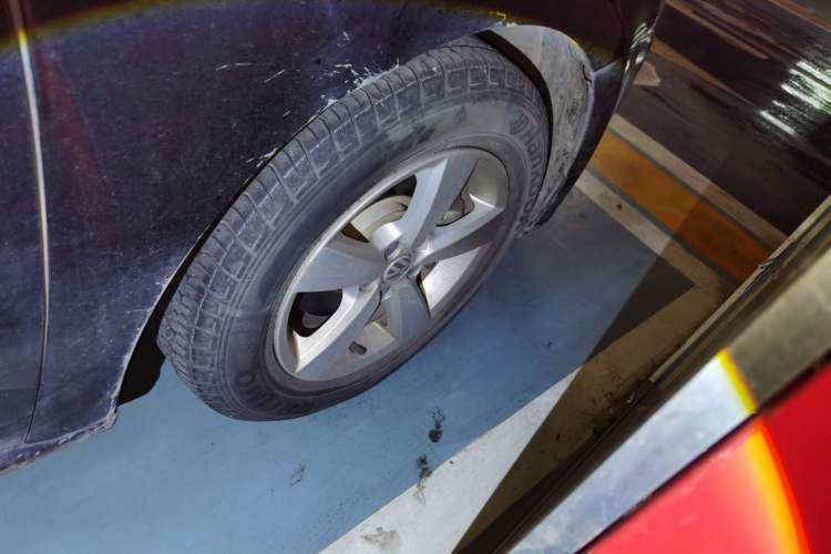 Used Volkswagen Lavida 2013 Revised Classic 1.6L Manual Fashion Edition Right Front Wheel Hub