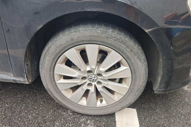 Used Volkswagen Lavida 2013 Restyled Classic 1.6L Automatic Comfort Edition Right Front Wheel Hub