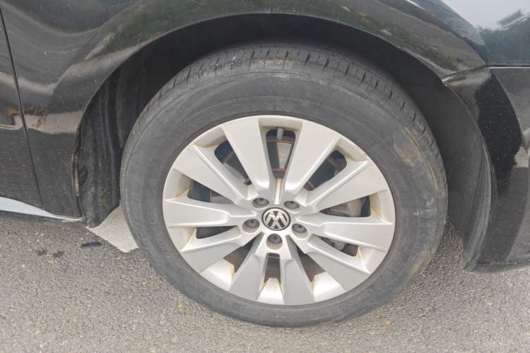 Used Volkswagen Lavida 2013 Revised Version 1.4 TSI DSG Comfort Edition Right Front Wheel Hub