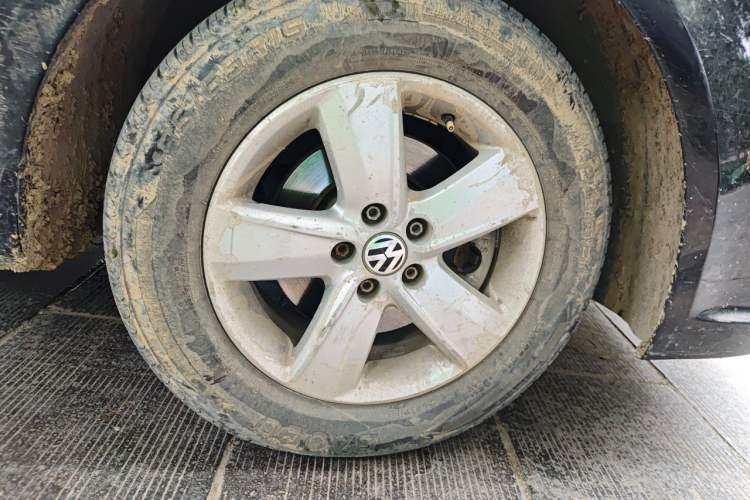 Used Volkswagen Lavida 2013 Classic 1.6L Manual Fashion Edition Right Front Wheel Hub