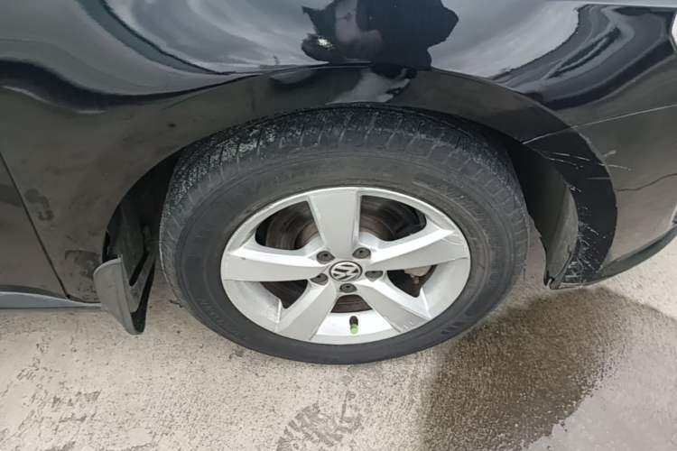 Used Volkswagen Lavida 2013 1.6L Manual Fashion Edition Right Front Wheel Hub