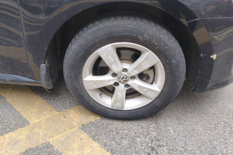 Used Volkswagen Lavida 2013 Revised Classic 1.6L Manual Fashion Edition Right Front Wheel Hub