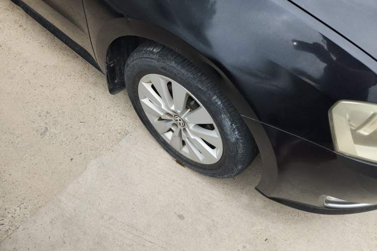 Used Volkswagen Lavida 2013 1.4TSI Manual Comfort Edition Right Front Wheel Hub
