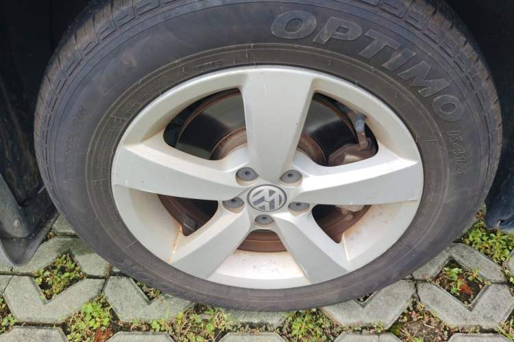 Used Volkswagen Lavida 2013 Revised Classic 1.6L Manual Fashion Edition Right Front Wheel Hub