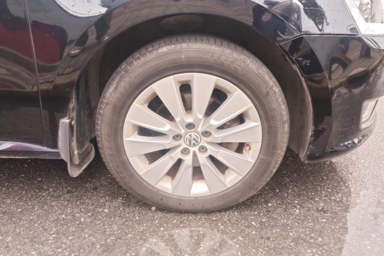 Used Volkswagen Lavida 2013 Restyled Classic 1.6L Automatic Comfort Edition Right Front Wheel Hub
