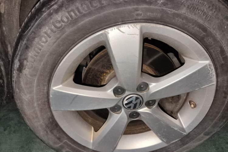 Used Volkswagen Lavida 2013 Revised Classic 1.6L Automatic Fashion Edition Right Front Wheel Hub