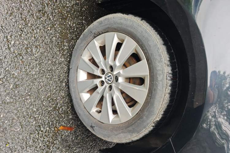 Used Volkswagen Lavida 2013 Restyled Classic 1.6L Automatic Comfort Edition Right Front Wheel Hub