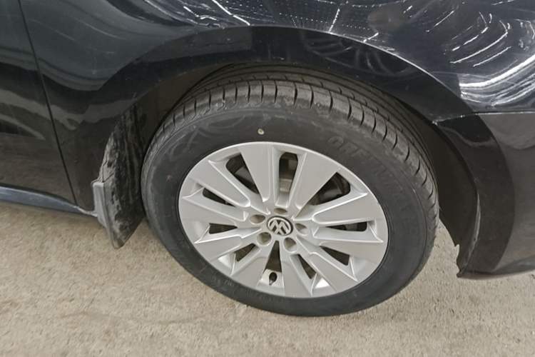 Used Volkswagen Lavida 2013 Restyled Classic 1.6L Automatic Comfort Edition Right Front Wheel Hub