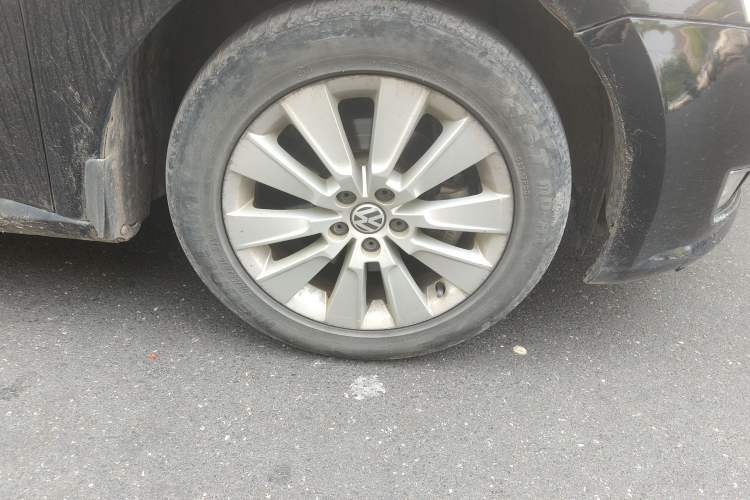 Used Volkswagen Lavida 2013 Restyled Classic 1.6L Automatic Comfort Edition Right Front Wheel Hub