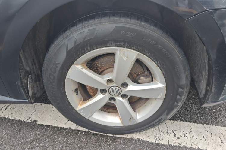 Used Volkswagen Lavida 2013 Revised Classic 1.6L Automatic Fashion Edition Right Front Wheel Hub