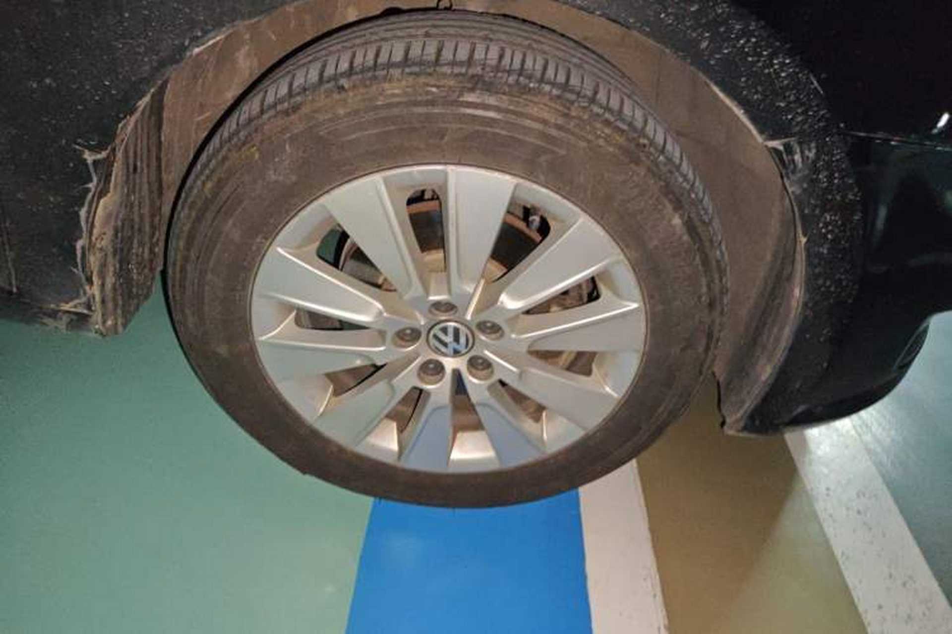 Used Volkswagen Lavida 2013 1.6L Automatic Comfort Edition Right Front Wheel Hub
