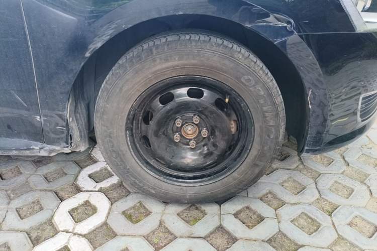 Used Volkswagen Lavida 2013 Revised Classic 1.6L Manual Fashion Edition Right Front Wheel Hub