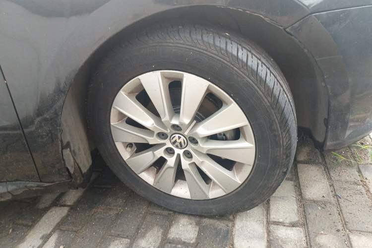 Used Volkswagen Lavida 2013 1.4TSI DSG Comfort Edition Right Front Wheel Hub