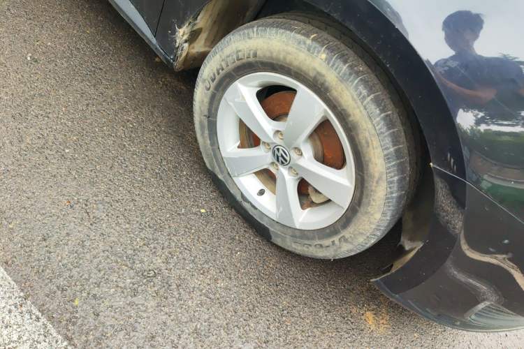 Used Volkswagen Lavida 2013 Revised Classic 1.6L Manual Fashion Edition Right Front Wheel Hub