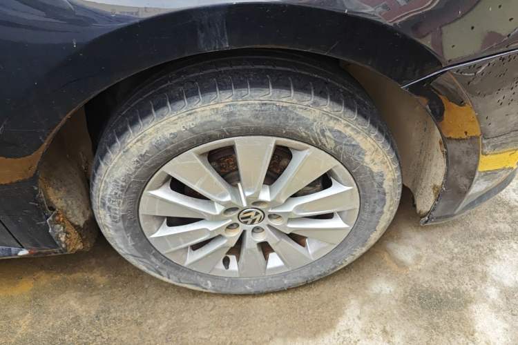 Used Volkswagen Lavida 2013 1.4TSI DSG Comfort Edition Right Front Wheel Hub