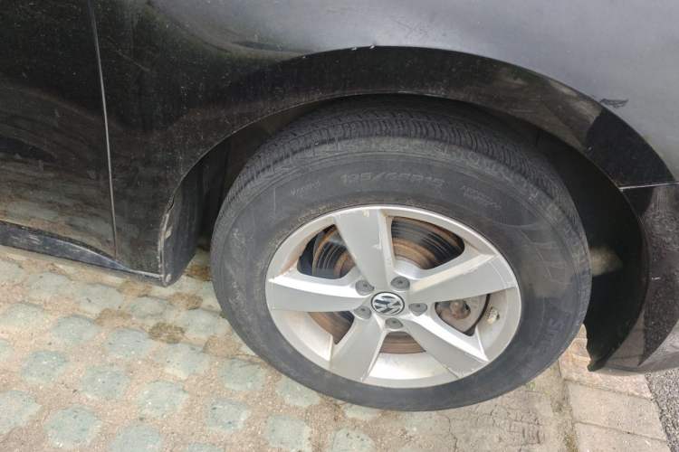 Used Volkswagen Lavida 2013 Revised Classic 1.6L Automatic Fashion Edition Right Front Wheel Hub