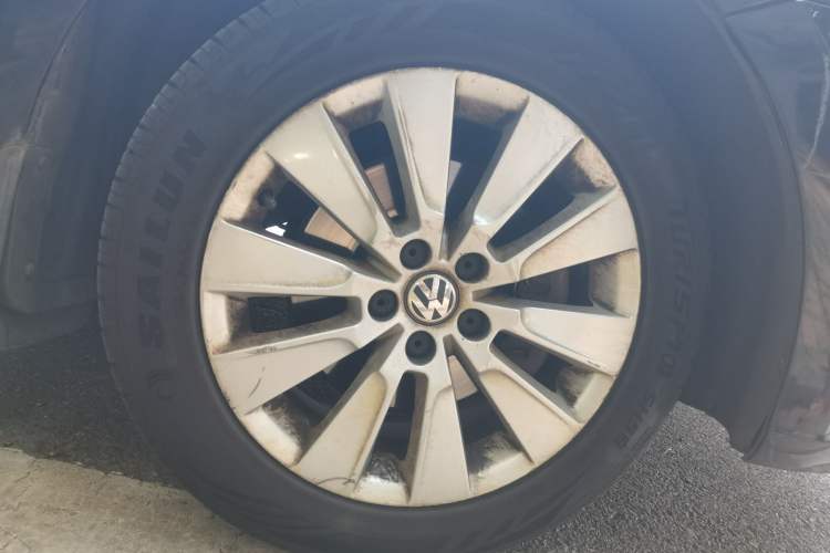 Used Volkswagen Lavida 2013 Revised Version 1.4 TSI DSG Comfort Edition Right Front Wheel Hub