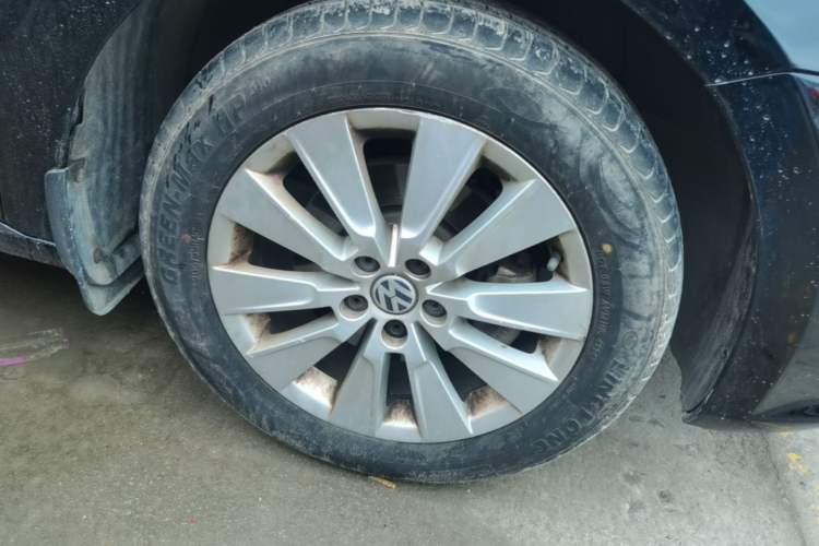 Used Volkswagen Lavida 2013 Restyled Classic 1.6L Automatic Comfort Edition Right Front Wheel Hub