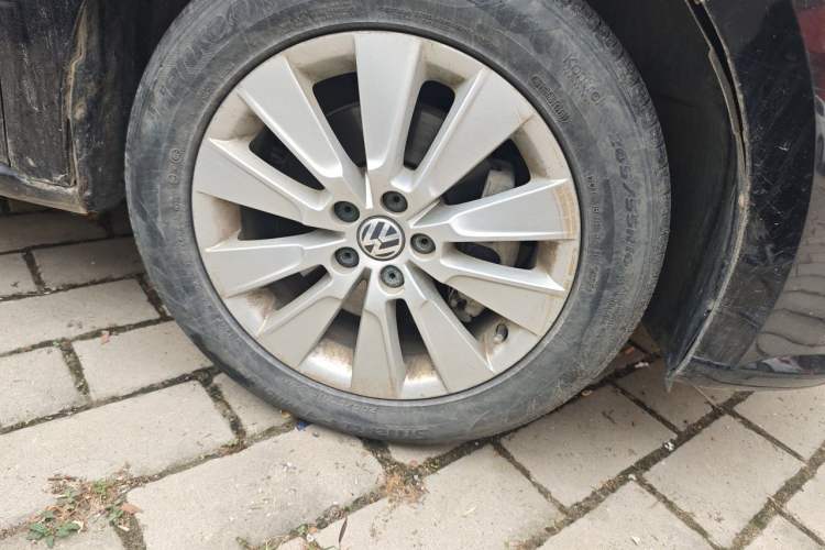 Used Volkswagen Lavida 2013 Revised Version 1.4 TSI DSG Comfort Edition Right Front Wheel Hub
