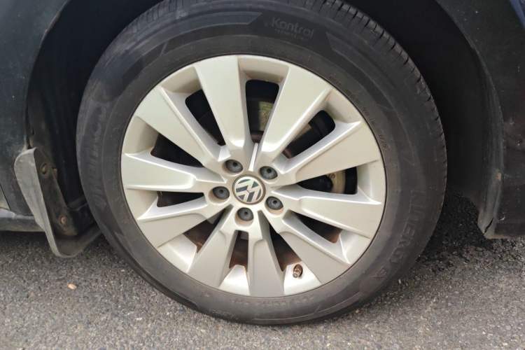 Used Volkswagen Lavida 2013 Restyled Classic 1.6L Automatic Comfort Edition Right Front Wheel Hub