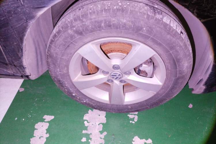 Used Volkswagen Lavida 2013 Revised Classic 1.6L Manual Fashion Edition Right Front Wheel Hub