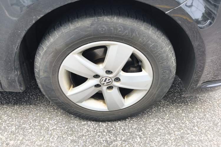 Used Volkswagen Lavida 2013 Classic 1.6L Manual Fashion Edition Right Front Wheel Hub