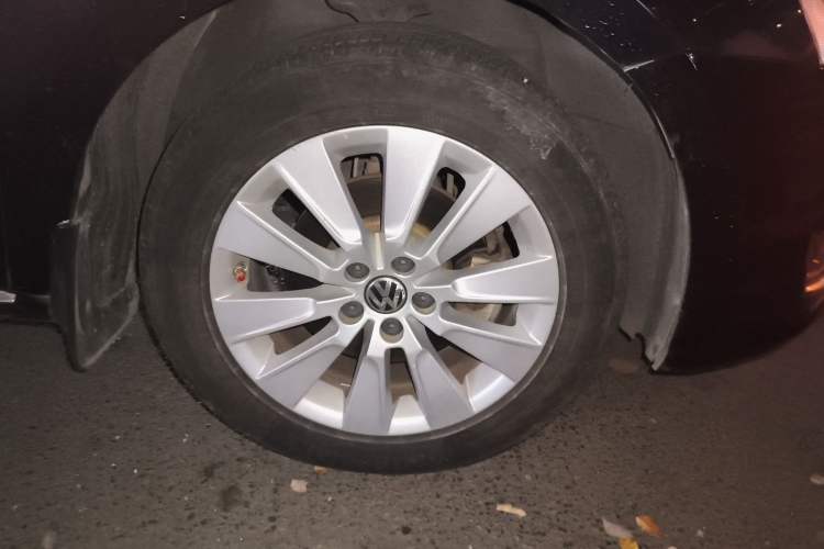 Used Volkswagen Lavida 2013 Restyled Classic 1.6L Automatic Comfort Edition Right Front Wheel Hub
