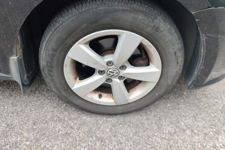 Used Volkswagen Lavida 2013 Revised Classic 1.6L Manual Fashion Edition Right Front Wheel Hub